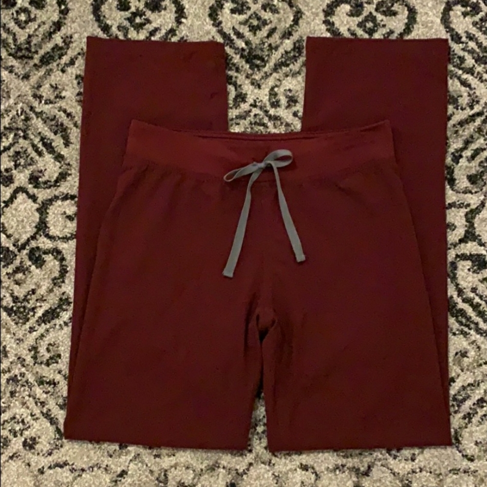 Figs burgandy scrub pants xs